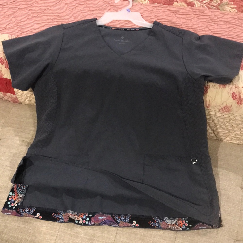 Vera Bradley scrub top- large